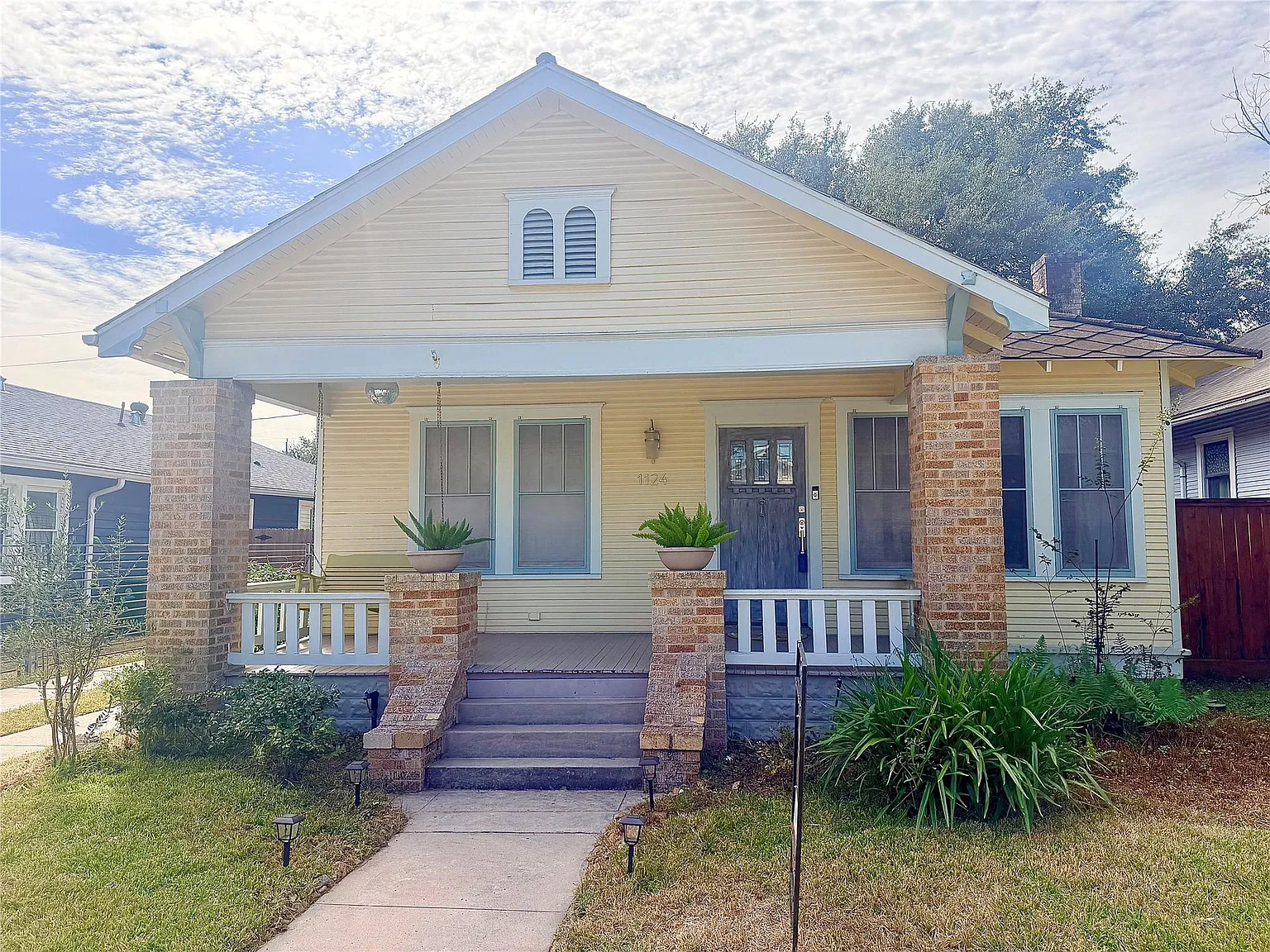 3 bed, 1.0 bath, 1424 sqft, $3,250 — Photo 1