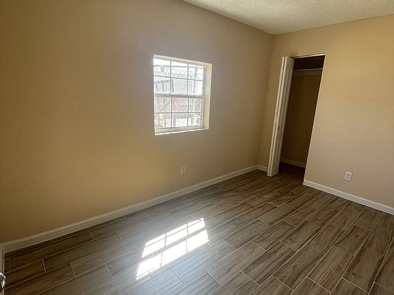 5th image of 10212 Calcutta Dr #B