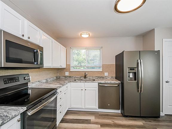 5th image of 11656 Holly Springs Dr
