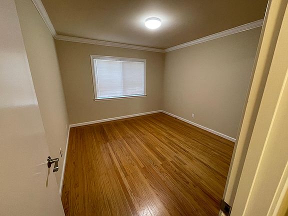 4th image of 343 Waverley St