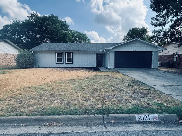 3021 Oakridge Dr, Corsicana, TX 75110