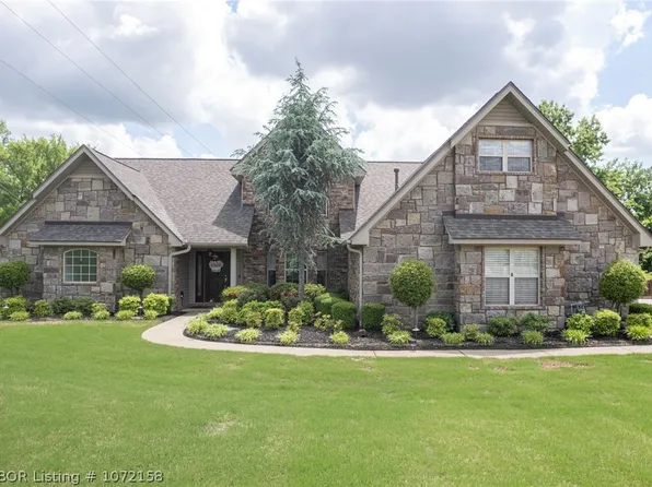 8606 Meadow Oaks Ln, Fort Smith, AR 72903