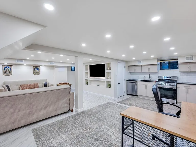 6 Ash Ln — Photo 17