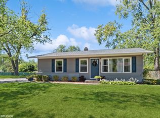 41 Crestview Ter, Buffalo Grove, IL