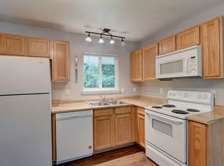 Recently Updated 2-bedroom Cottage, Oak Harbor, WA 98277