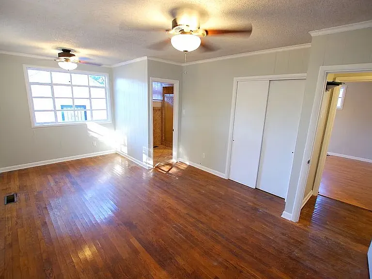 2606 School Ave — Photo 9