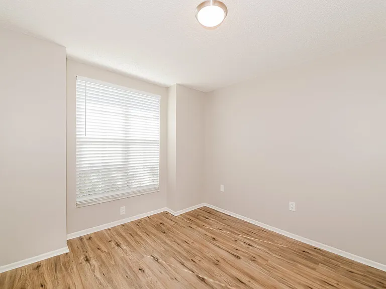 605 45th St E — Photo 13