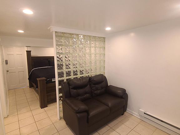 3rd image of 6325 Gardenia St #C