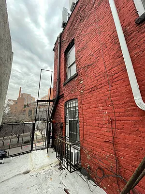 Rented by Pear NYC LLC | media 34