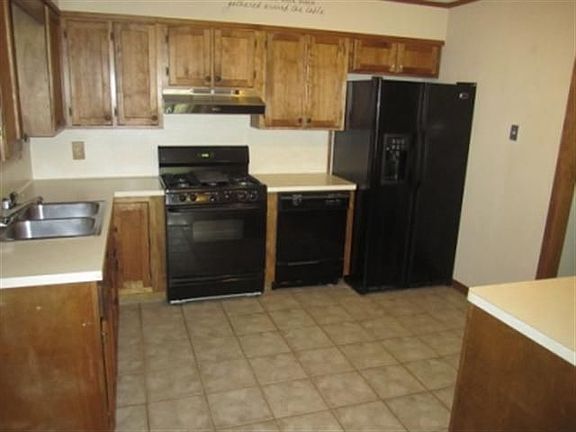 2nd image of 485 Hillcrest St