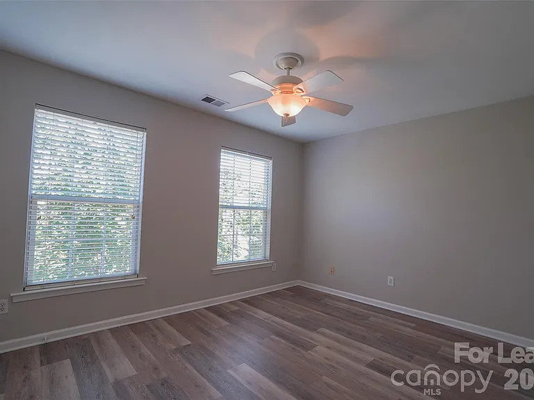 2411 Normancrest Ct — Photo 17