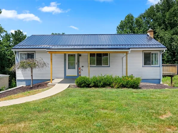 7 Oxford Dr, Coraopolis, PA 15108