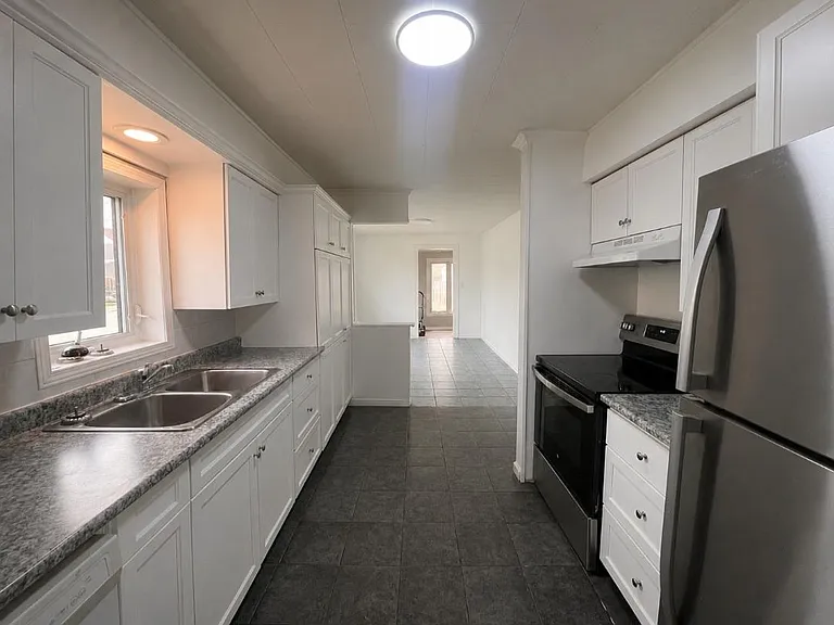203 Nolin St — Photo 3