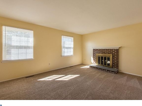 4th image of 9 White Dr