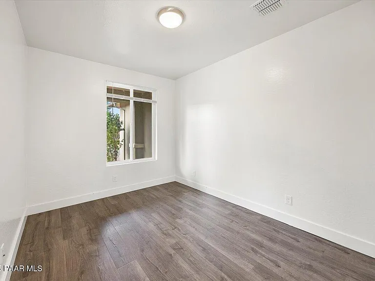 1643 Stratford Pl — Photo 4