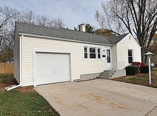 911 Grant St, Lake Geneva, WI 53147