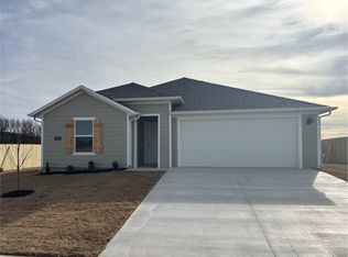 991 Sagely St, Prairie Grove, AR 72753