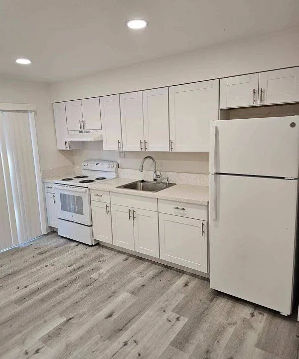 2933 Eastern Ave #6