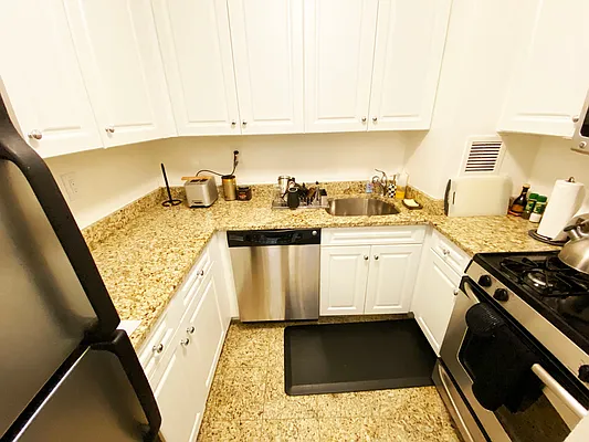 Rented by Apartment Luxe Realty Group, Inc | media 31