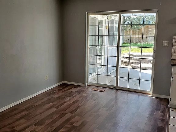 5th image of 240 Welch Dr