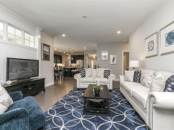3rd image of 118 Woodview Dr