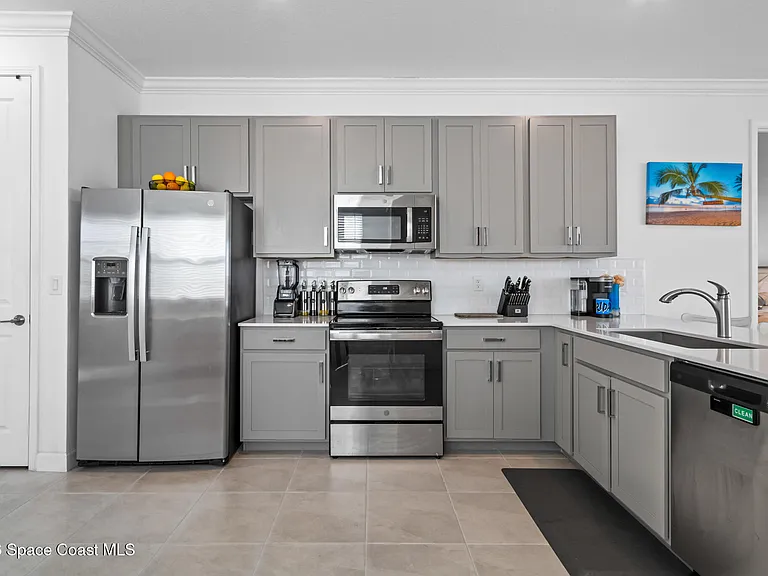 9713 Alister Dr — Photo 6