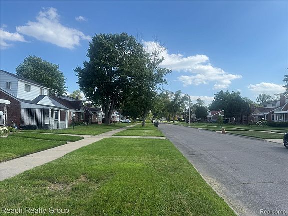 3rd image of 18312 Harlow St
