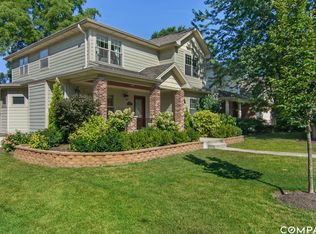 8 Sheldon Ln, Highland Park, IL 60035