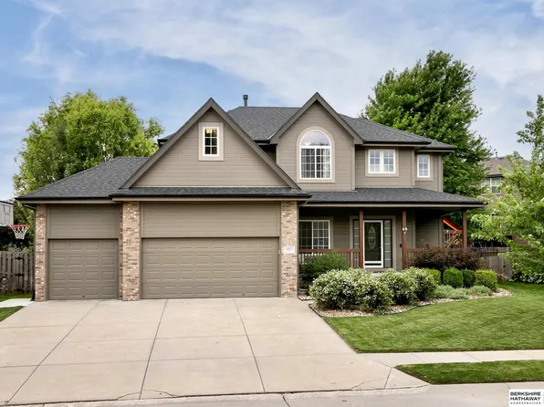 18813 Lillian St, Omaha, NE 68136