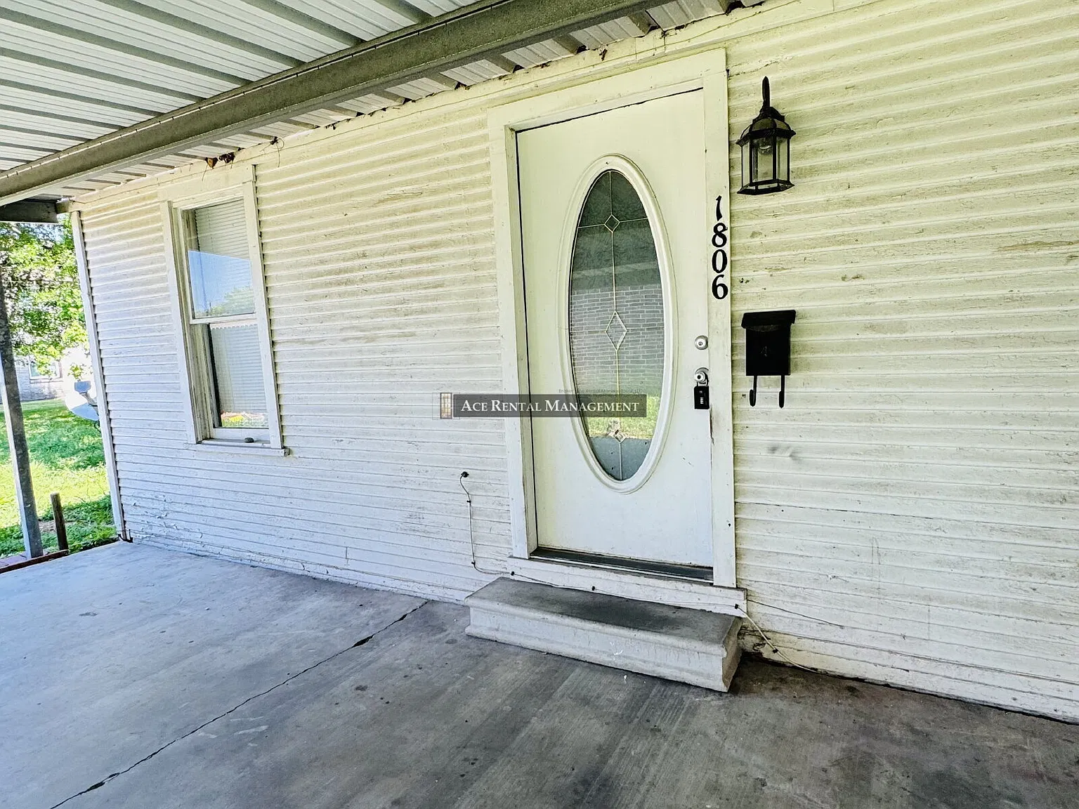 Cozy 1-Bedroom Retreat at 1806 Ordway St, Port Neches Perfect Blend of Comfort & Convenience! — Photo 1