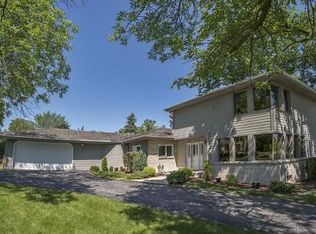 N78W12854 Country Club Ct, Menomonee Falls, WI 53051