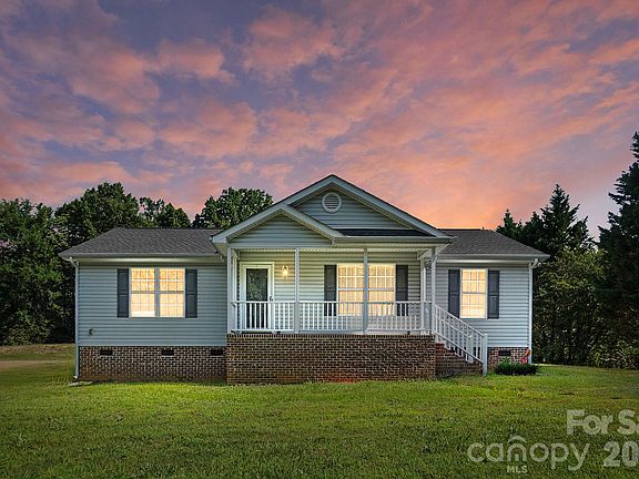 4th image of 5204 Greenwood Ln