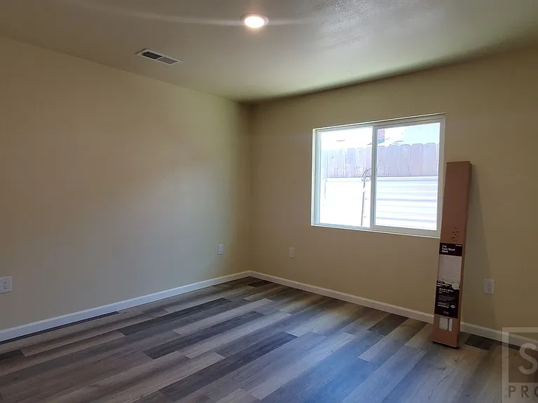 1390 Yale Pl — Photo 15