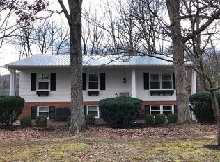 3010 Woodthrush Dr, Roanoke, VA 24018