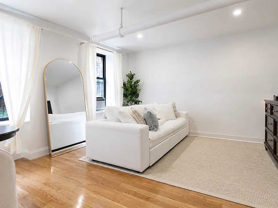 29 W 12th St #B1