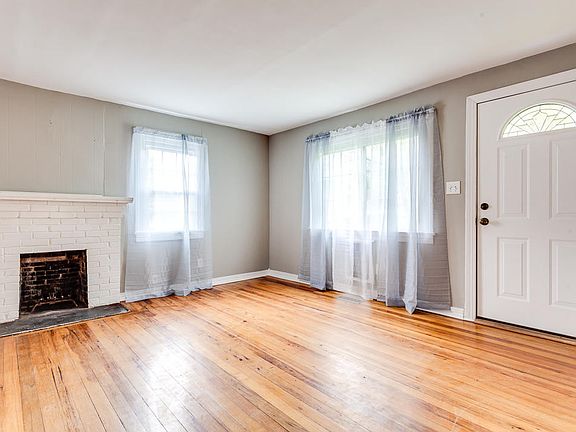 5th image of 2406 Cedar Ln