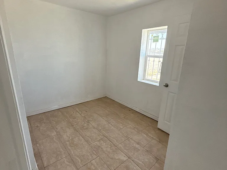 310 S Park St #5 — Photo 2