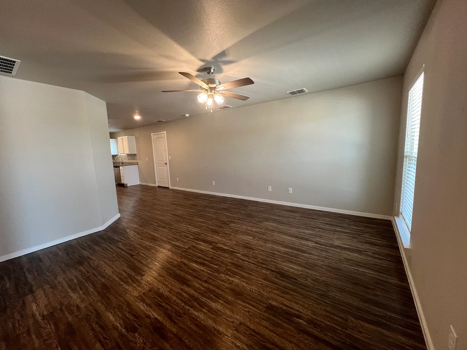 3 bed, 1247 sqft, $1,450 — Photo 3