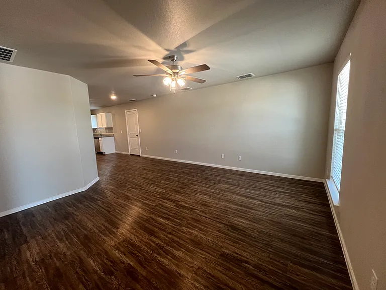 3405 Tiffin Ave — Photo 3