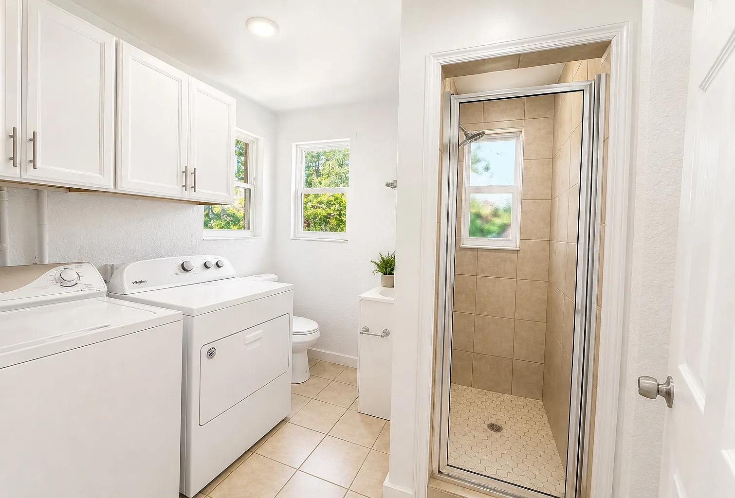 Studio, 350 sqft, $999 — Photo 4