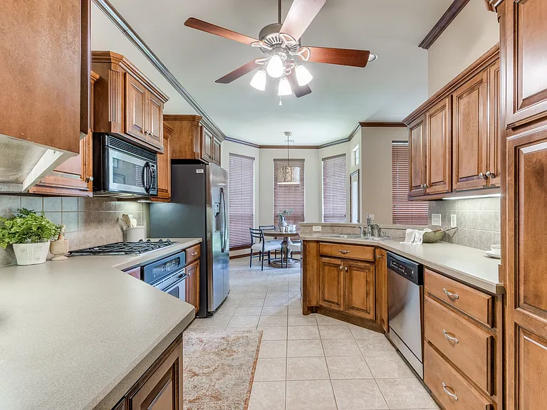 16616 Hardwood Pl — Photo 7