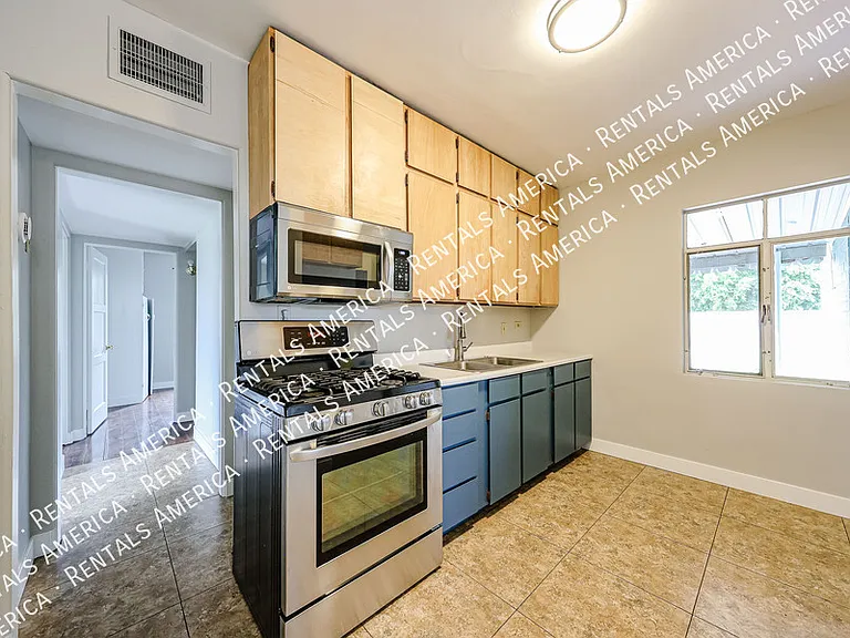 1723 W Indianola Ave — Photo 11