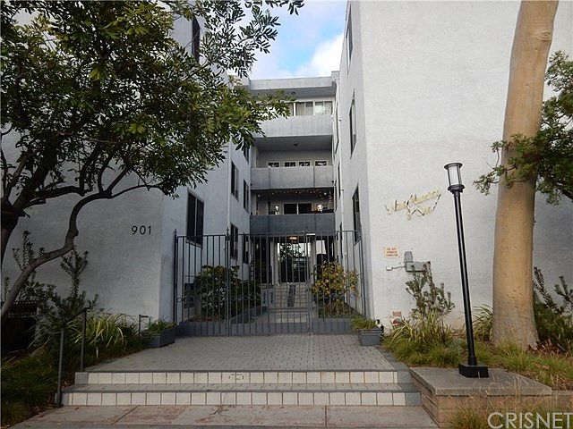 1st image of 901 10th St APT 402