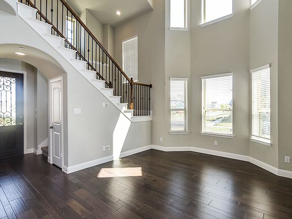 5th image of 3792 Wellesley Ave