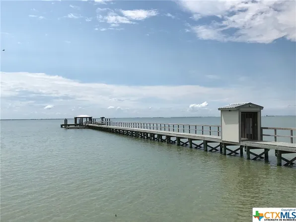 17 Bay Club Dr, Seadrift, TX 77983