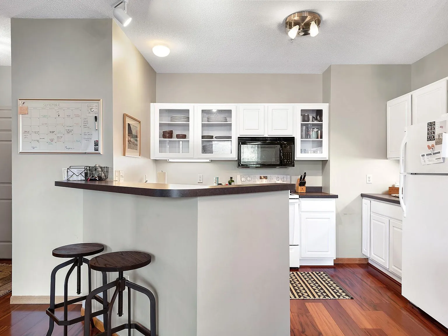 2 bed, 1.0 bath, 937 sqft, $1,995 — Photo 3