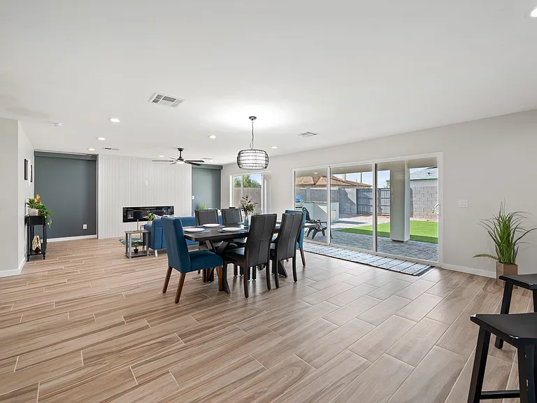 1010 E Indianola Ave — Photo 21