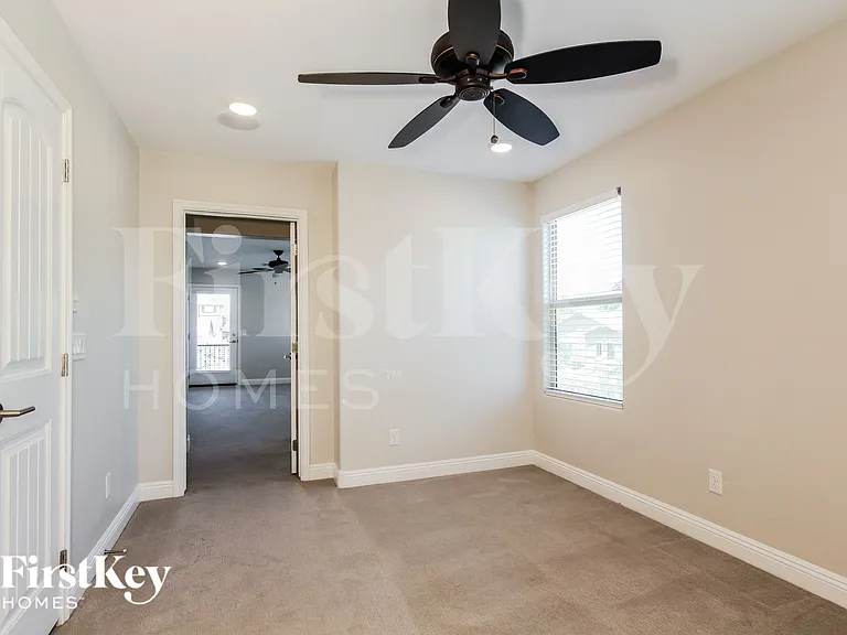 1023 S 151st Ln — Photo 7