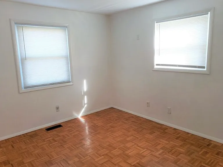 820 S Curry Pike — Photo 14