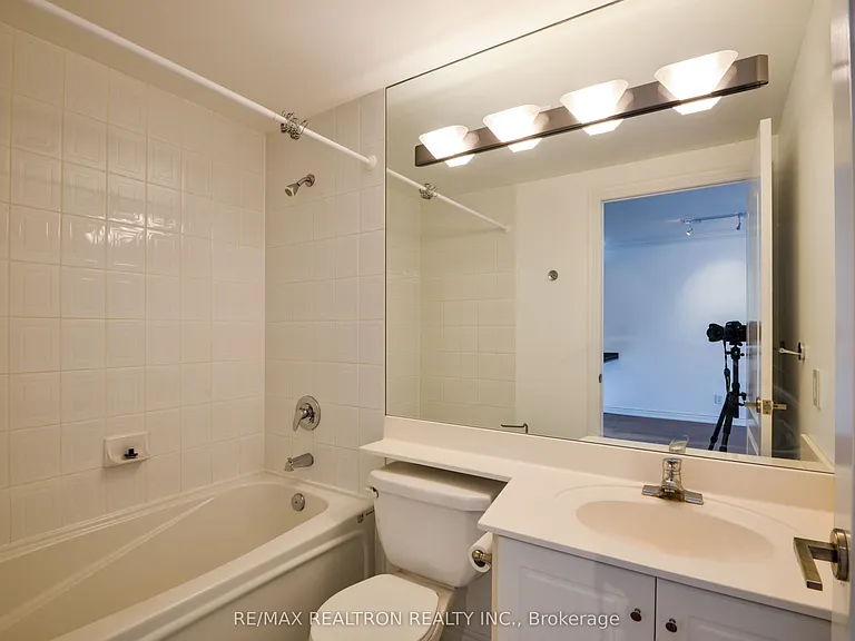 28 William Carson Cres #804 — Photo 19